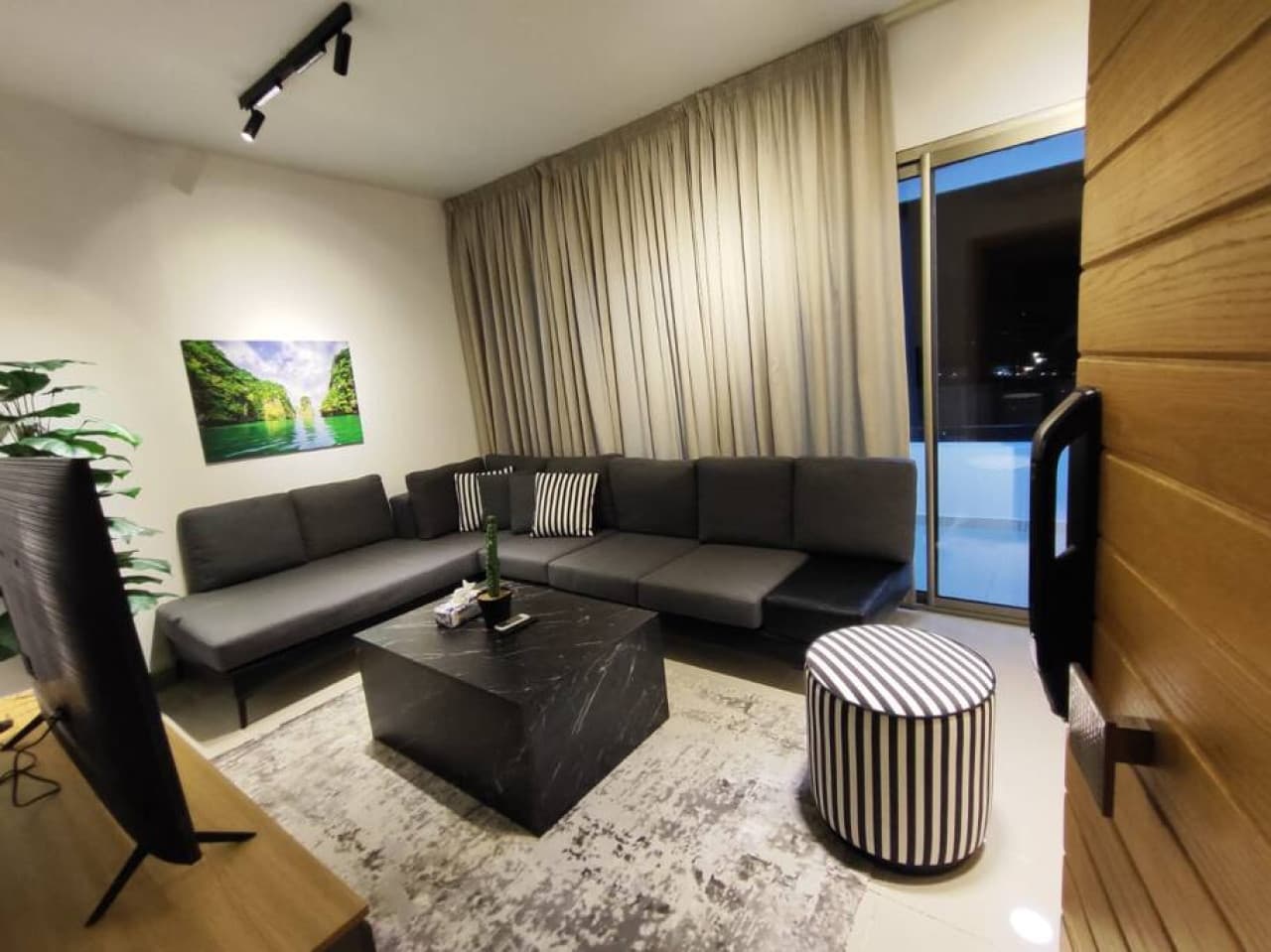 Eagle Nest 1-BR,  Ashrafieh, 24 Power