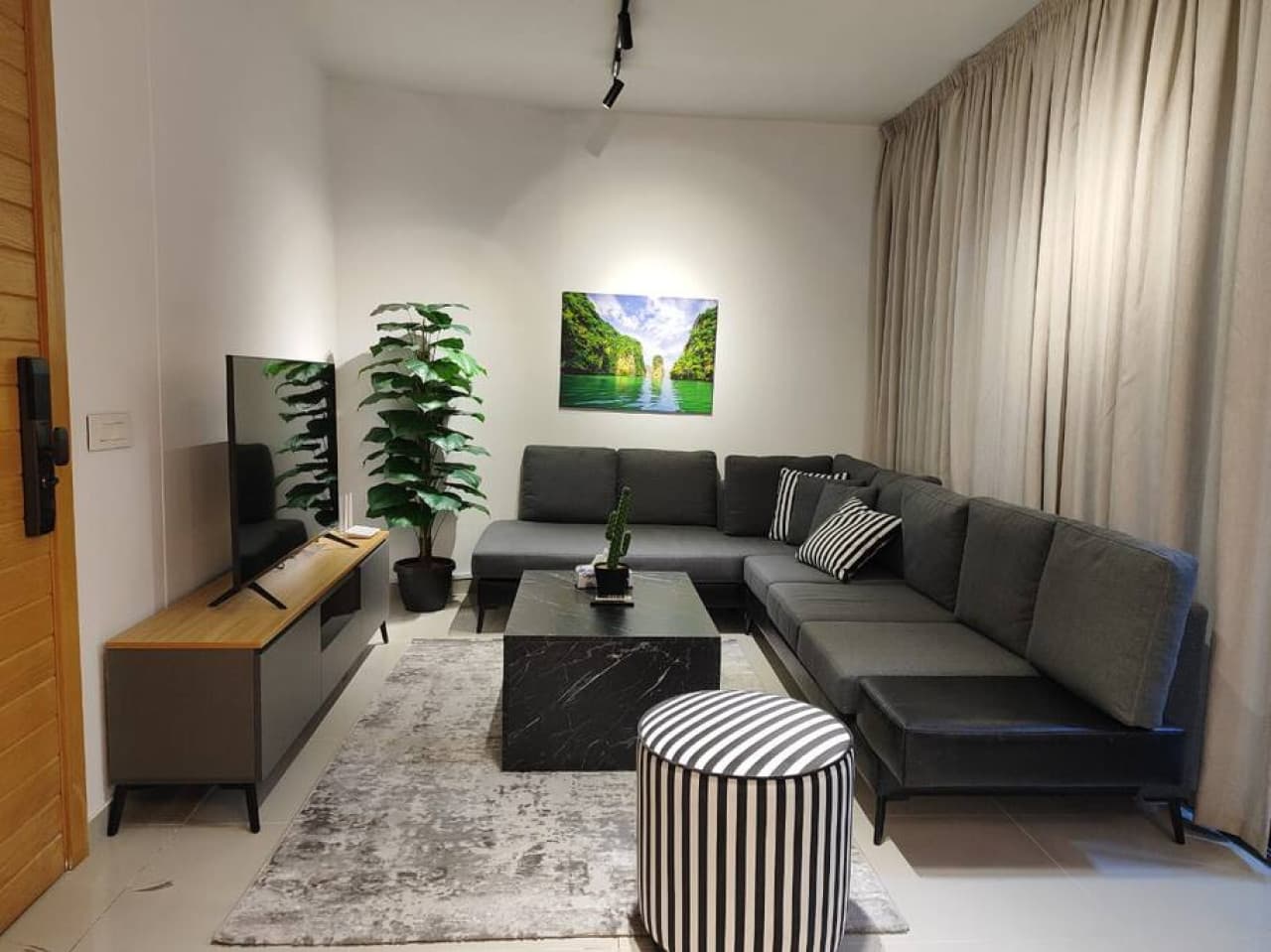 Eagle Nest 1-BR,  Ashrafieh, 24 Power